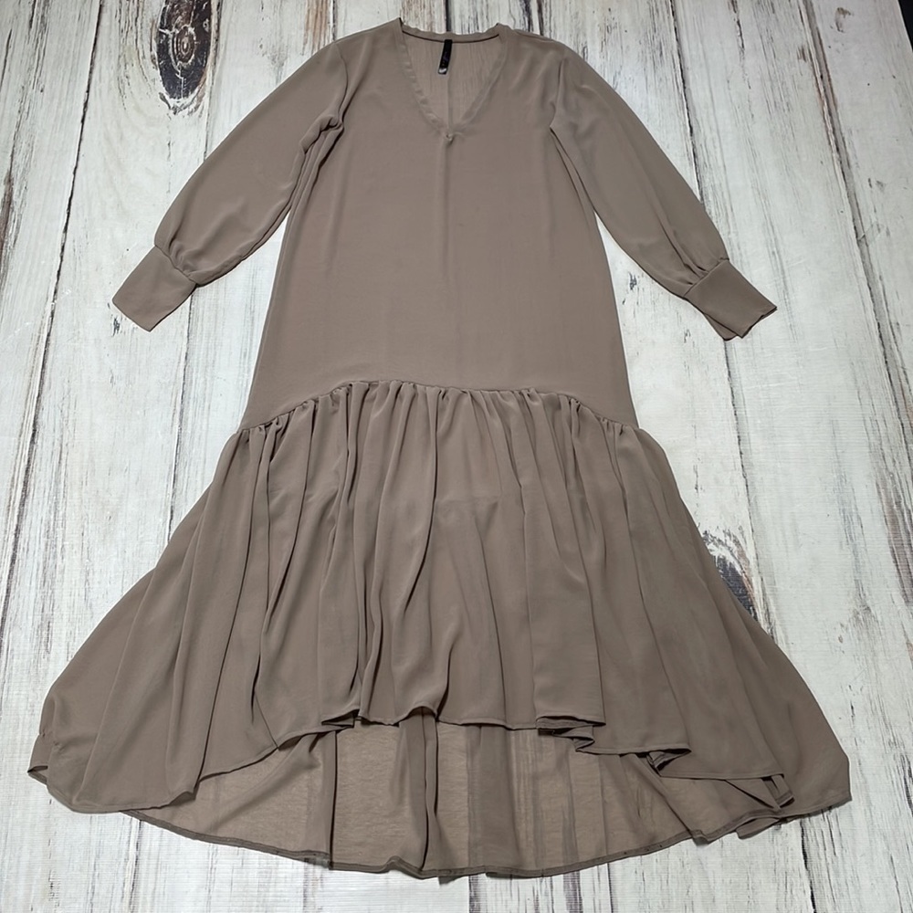 Rosche Dress Tan Maxi Long Sleeves V-Neck Pleated Semi Sheer Size Large Brown